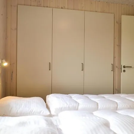 Four Bedroom Holiday In Hvide Sande בית נופש *