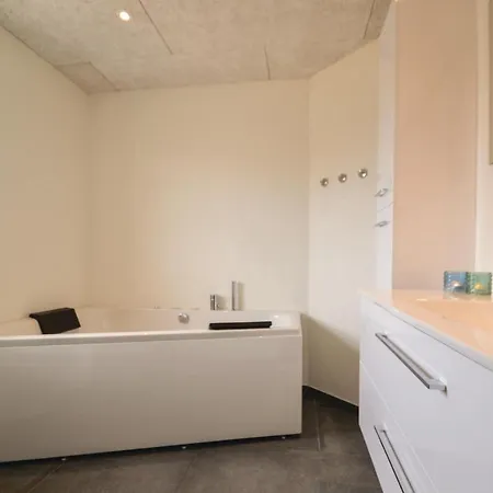 Four Bedroom Holiday In Hvide Sande בית נופש Bjerregård